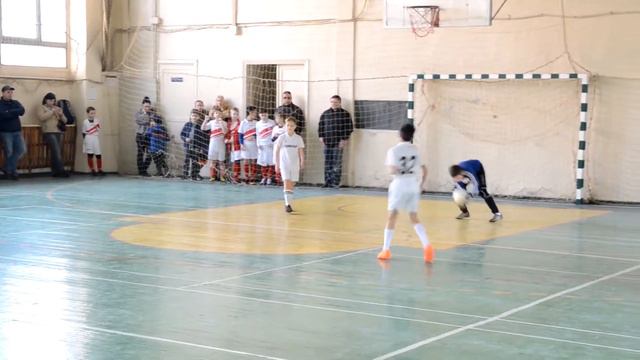 ДЮСШ-11-3 (2005) vs Коммунар (2005) (12-03-2017) смотреть онлайн