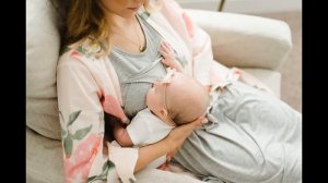 Почему ребенок давится при кормлении грудным молоком