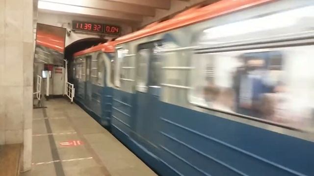 81-717/714.5М Перекраска Московский транспорт и 81-717.5 На станции Царицыно смотреть онлайн
