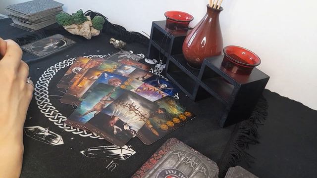 4 Королевы: Кому Без Вас Плохо? Какой Король по Вам Страдает?!. смотреть онлайн