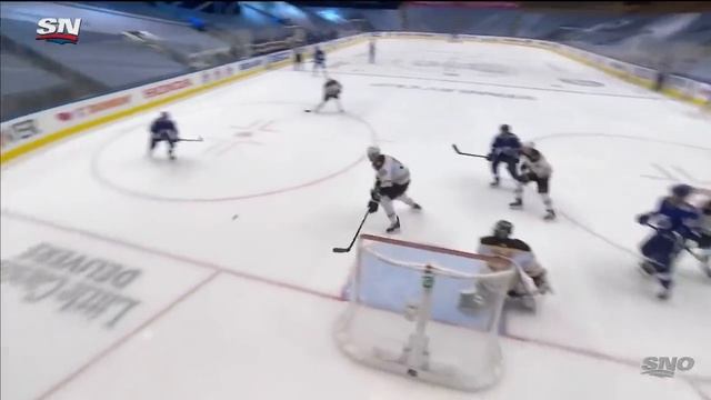 Kucherov Goes Down After High Stick From Chara смотреть онлайн