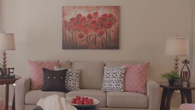 How to Use Curtains, Art, Flowers, & More in Home Staging I 7 Seconds | Home Staging Quick Tip смотреть онлайн