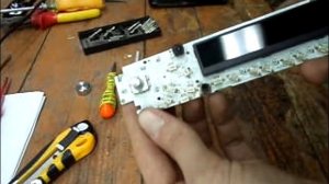 Не регулируется звук у магнитолы? Смотри че надо делать.