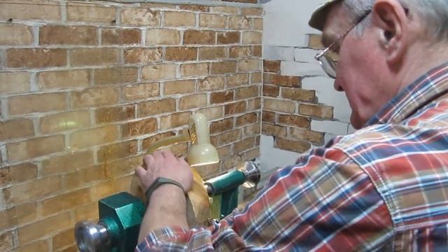 Точим абрикос/ Woodturning An Apricot