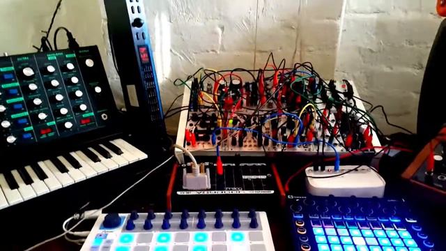 Sketch 1 - Modular Synth, Moog Voyager, SH101, Pro One, Circuit смотреть онлайн
