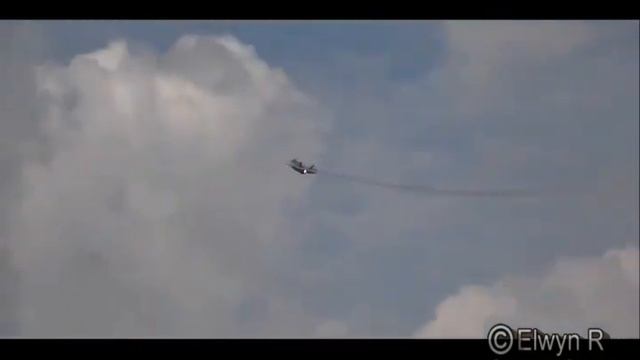 F-35 vertical maneuvers shows very high T/W ratio смотреть онлайн