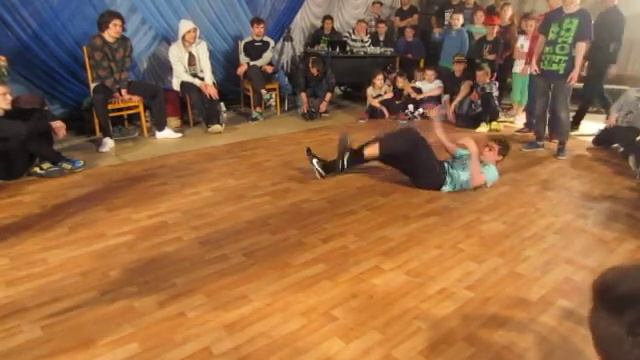 Гайка & Соня (Comix zone Каменск) vs Gif & Рыжик (Chelle people Семикаракорск) - CHELLE PEOPLE 8 смотреть онлайн