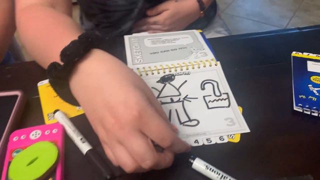 Hysterical Telestrations Round смотреть онлайн