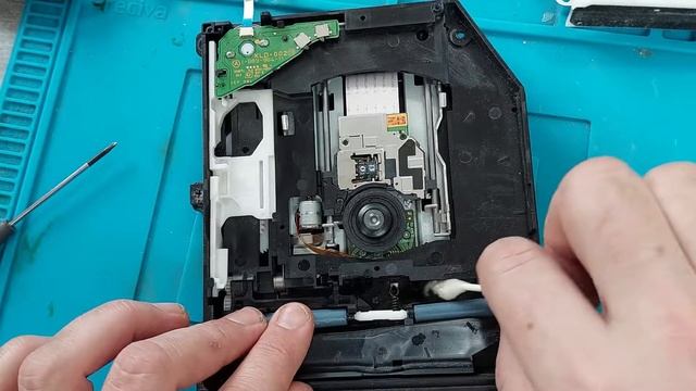 How to clean a PS4 disc drive that's not reading games | Sony PlayStation 4 смотреть онлайн