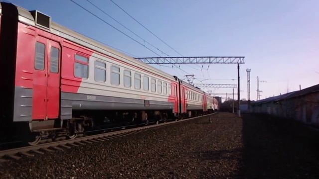 Электропоезд на Москву прибывает к платформе Коломна смотреть онлайн