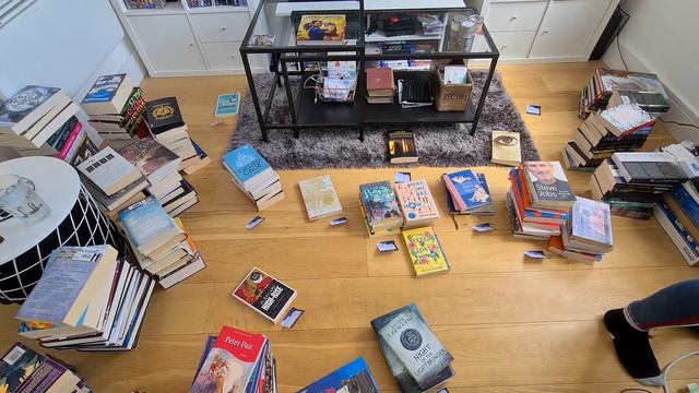 Bookshelf Organisation | How I Organise My Books | Uptown Oracle смотреть онлайн