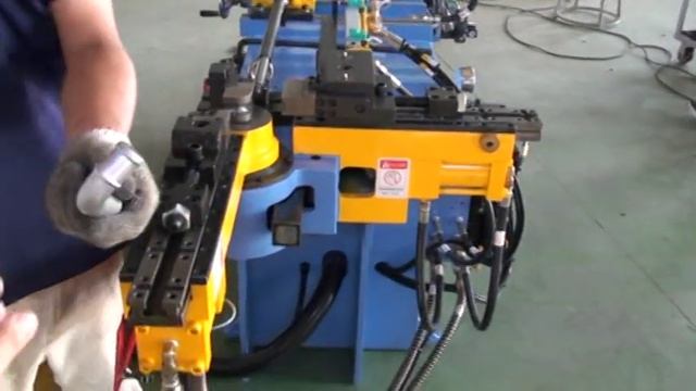 Полувтоматический дорновый трубогиб HQ-380NCAD. Гибка аллюминиевых формованных патрубков смотреть онлайн