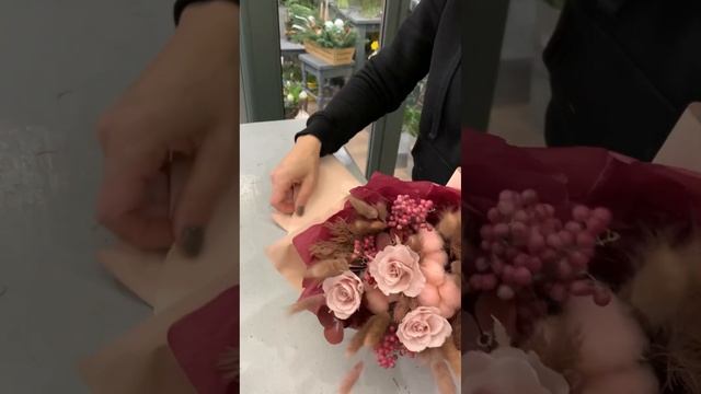 Букет из сухоцветов и стабилизированных роз смотреть онлайн