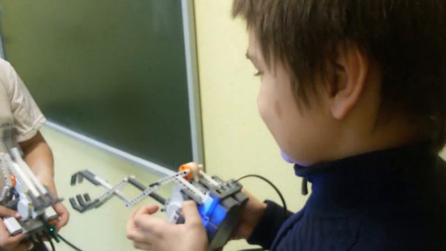Робототехника. Первый день. смотреть онлайн