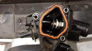 Замена термостата на Renault Master 2.3 bi turbo достаточно простой процесс, совсем не сложно.