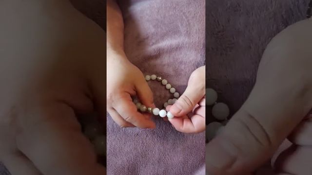 Дизайнерские четки из белого кварца с крестом Спаситель и Богородица смотреть онлайн