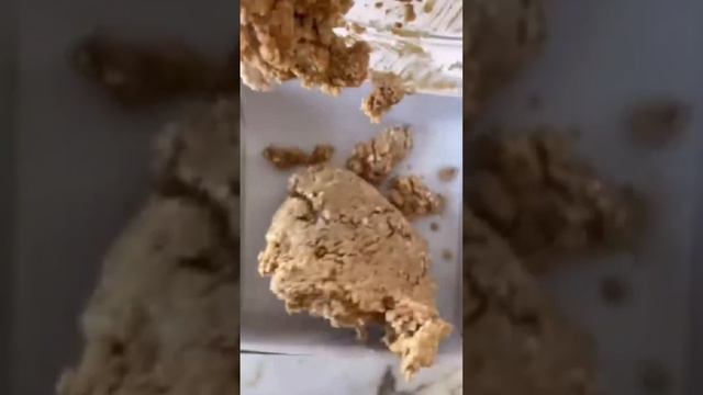 Десерт с карамелью и арахисовой пастой