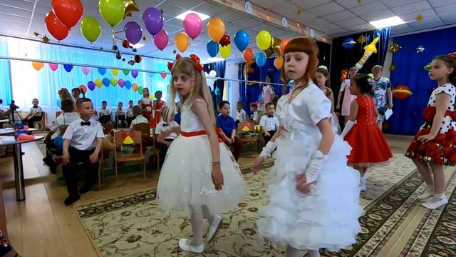 Алина. Выпускной. Детский сад. Танец Девушки как звезды смотреть онлайн