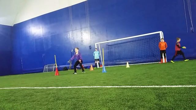 Тренировка младшей группы академии вратарей MODERN GK смотреть онлайн