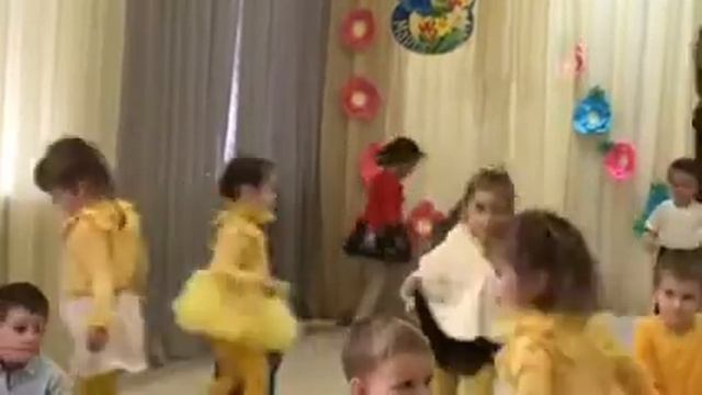танец на 8 Марта младшая группа смотреть онлайн