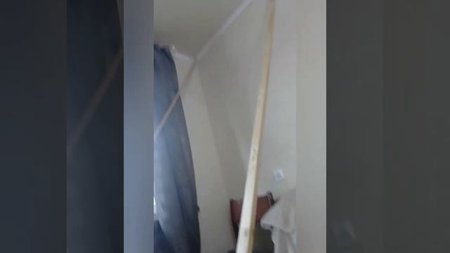 Зарезали углы у потолочного плинтуса без стусло ну и не чего не вышло. смотреть онлайн