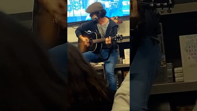 Jack Savoretti Acoustic - Whisky Tango смотреть онлайн