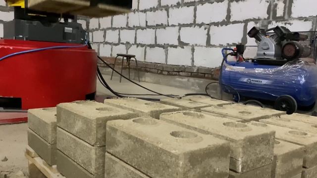 Этот завод работает без людей (завод по производству гипер прессованного кирпича лего) смотреть онлайн