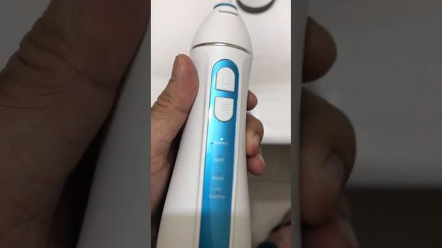 AGARO Ultra Dental Flosser for Teeth, Portable, Cordless & Rechargeable waterproof Oral Irrigator смотреть онлайн
