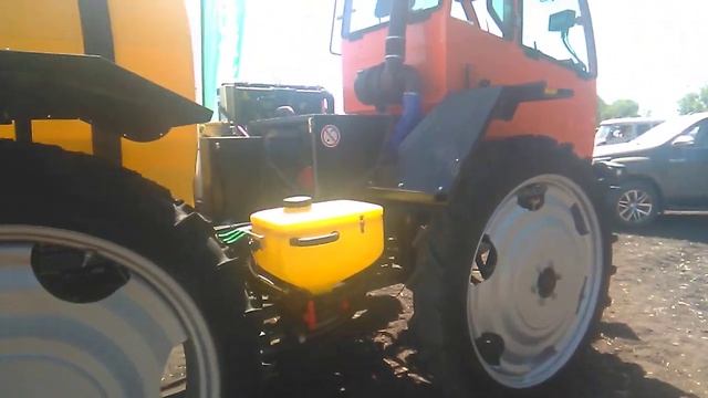 Самоходный опрыскиватель - разбрасыватель смотреть онлайн