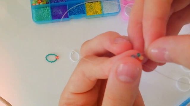 Как сплести кольцо из бисера ромашка смотреть онлайн