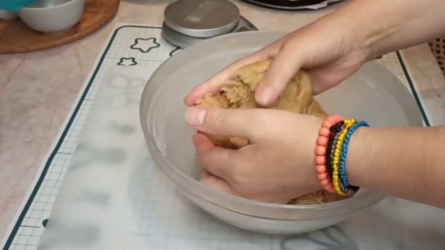 Пироги с малиной и кокосовыми стружками