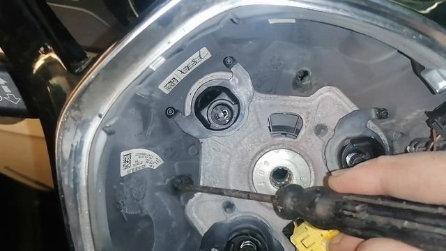 Как снять подушку безопасности в руле Фольксваген Джетта 6 / Volkswagen Jetta 6 смотреть онлайн