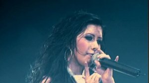 Christina Aguilera - Fighter (Stripped Live in the U.K.)