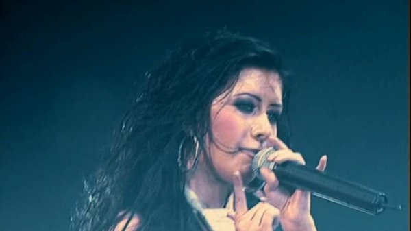 Christina Aguilera - Fighter (Stripped Live in the U.K.)