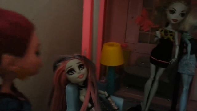 Счастливая жизнь монстров ДЕНЬ ДЖИ-ДЖИ смотреть онлайн