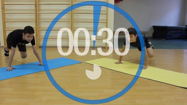 Тренируемся дома! Мальчики 5-6 класс. Комплекс упражнений на развитие мышц брюшного пресса. смотреть онлайн