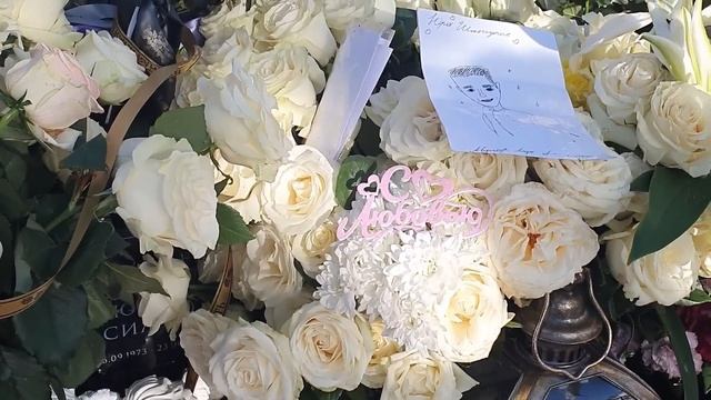 И снова на могиле Юры Шатунова ? 2 .10. 2022 ❤ букет Белых роз смотреть онлайн
