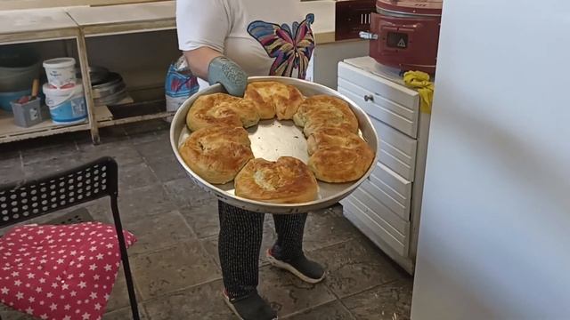 ГОРЯЧИЙ БУРЕК СО ШПИНАТОМ ПРЯМ ИЗ ПЕЧИ/ ТУРЕЦКАЯ КУХНЯ смотреть онлайн