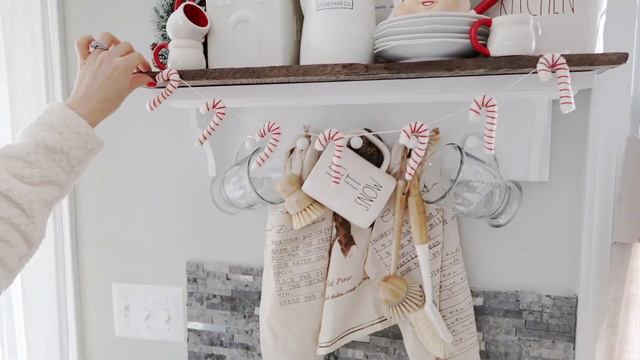 CHRISTMAS SHELF DECORATING IDEAS| FARMHOUSE COTTAGE CHRISTMAS DECOR| CHRISTMAS DECORATING IDEAS смотреть онлайн