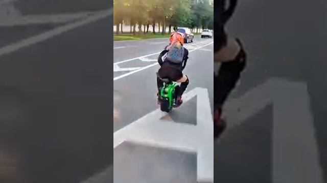 девушка на моноколесе смотреть онлайн