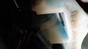 Снятие и чистка бачка стеклоомывателя на VOLVO S80