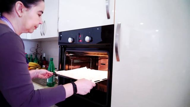 Традиционное соленое печенье  от супруги главы представительства Совета Европы г-жи Габриэллы Шолти