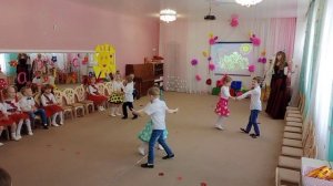 Танцевальная композиция "Мальчик с пальчик девочка с мизинчик"