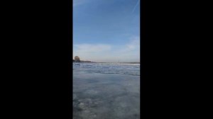 Езда по первому льду с опасными ТОРОСАМИ | Аэролодка ТОРНАДО 20 л.с.