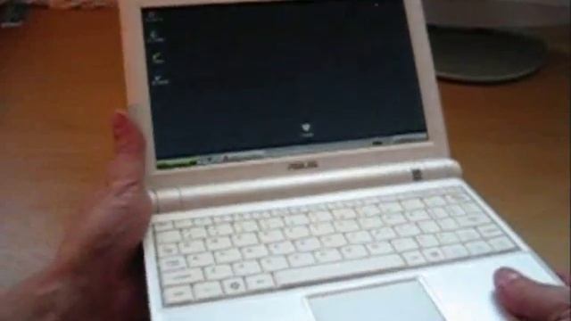 Asus Eee PC 900, Video Review смотреть онлайн