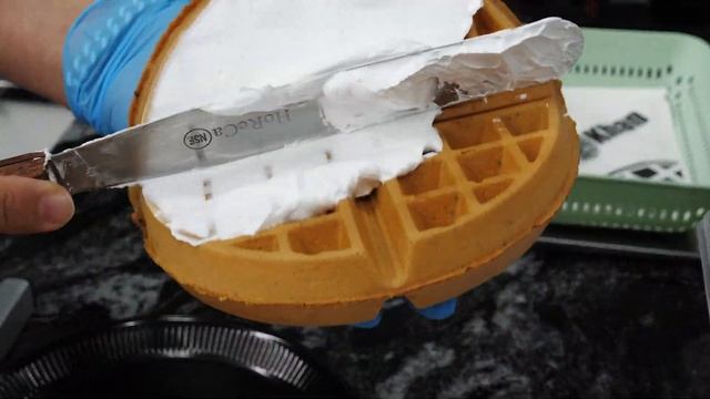 Fresh Fruit Waffle (Strawberry, Kiwi, Banana) - Korean Street Food