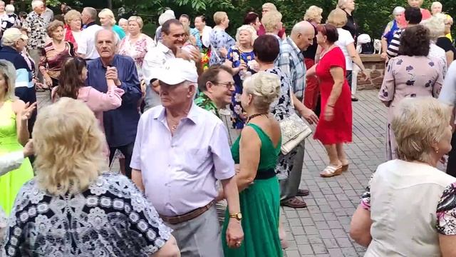 Девочка-лето.......02.07.23 Гомель парк Луначарского ? смотреть онлайн