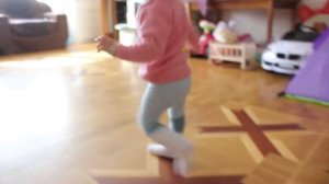 VLOG Алиса сдает кровь. Играем и учим Алису. Читаю комментарии