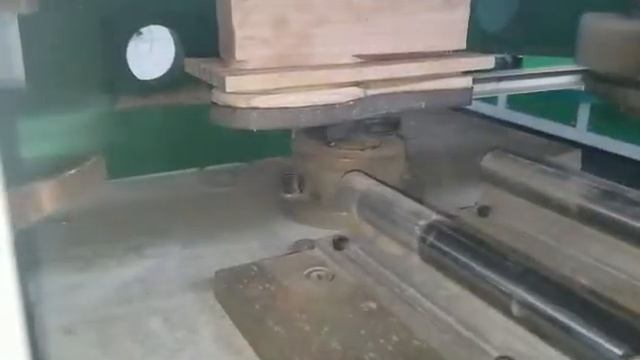 Станок для производства деревянных расчесок. смотреть онлайн