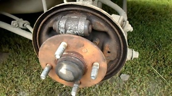 Hyundai Accent (хендай акцент) ЗАМЕНА задних Колодок